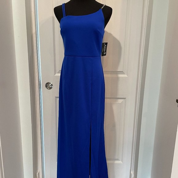 green emerald velvet dress Betsy & Adam Petite V-Neck Gown - Mocha Gold